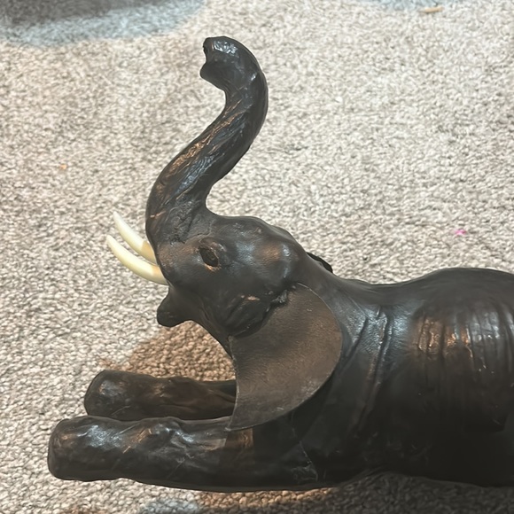 Vintage Leather Wrapped Elephant Laying Down Statue - Picture 6 of 9